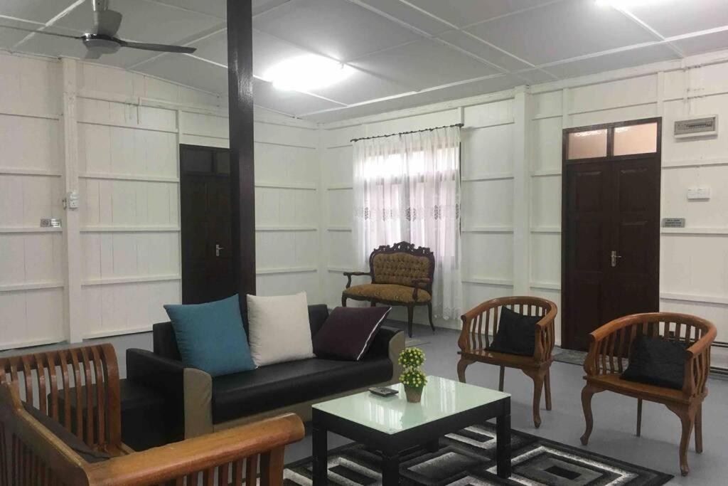 De RhuMaa Homestay Kuala Terengganu Luaran gambar